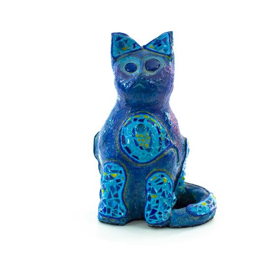 Félin nocturne -  Chat bleu confectionné en papier mâché et partiellement recouvert de mosaïque de verre